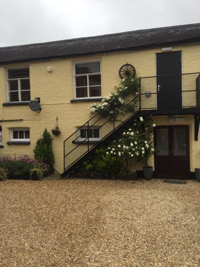 The Coach House At The Bull Inn Milton Keynes Ngoại thất bức ảnh